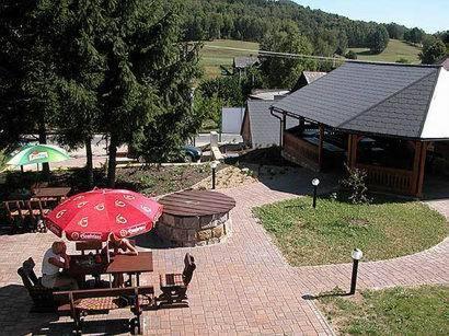 Restaurace A Penzion Ceska Hospoda Heřmanice Buitenkant foto