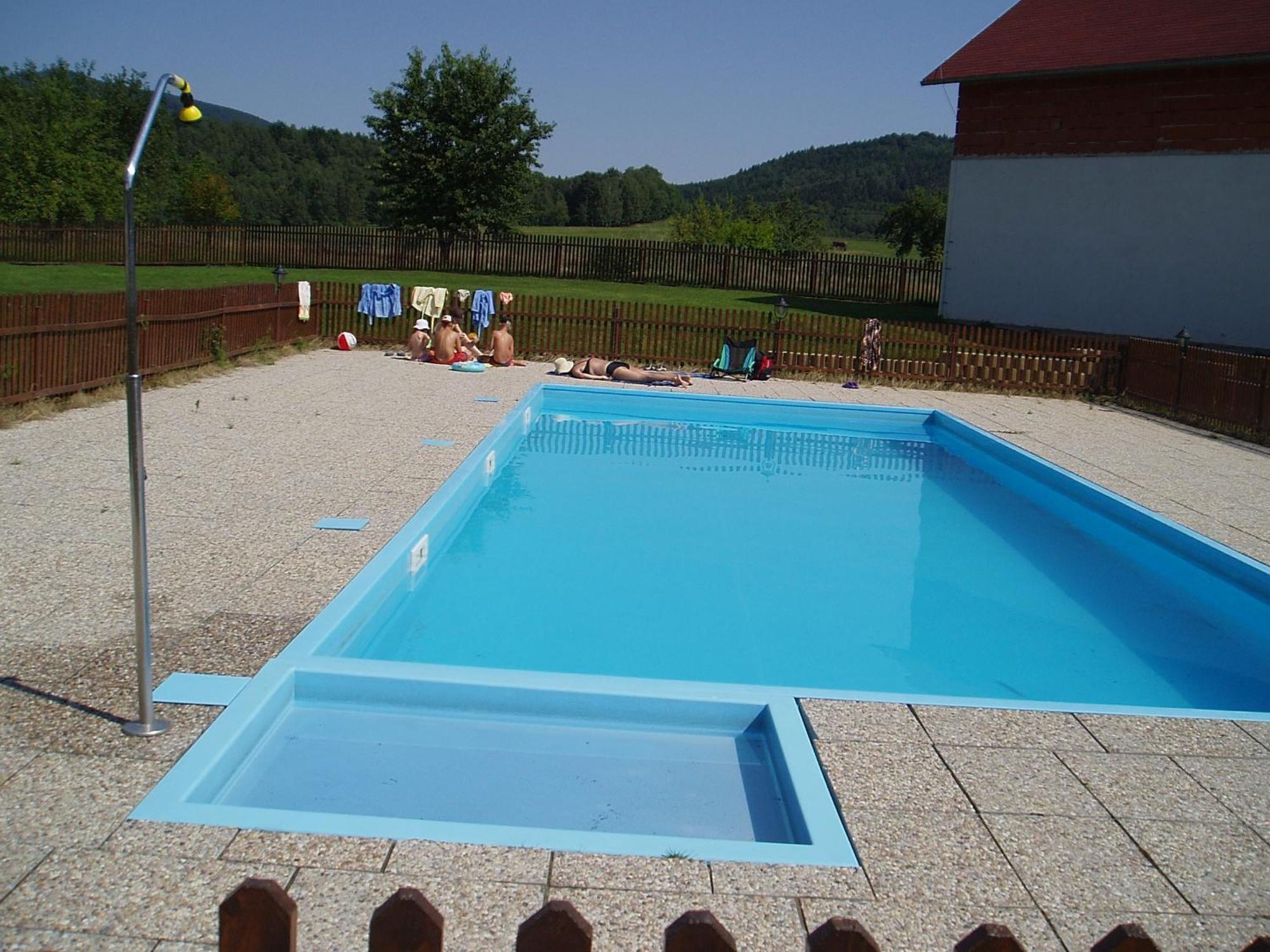 Restaurace A Penzion Ceska Hospoda Heřmanice Buitenkant foto
